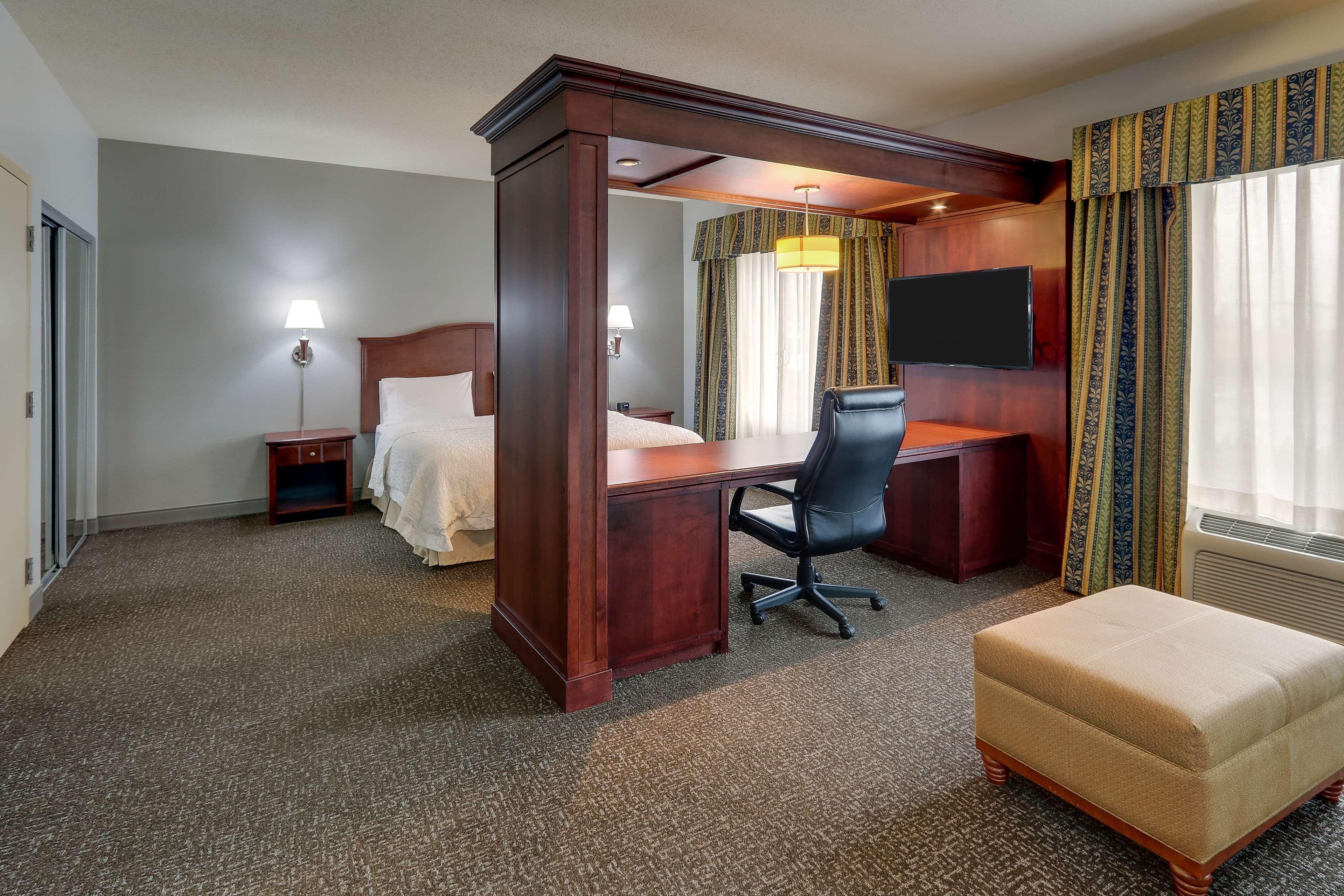 Hampton Inn & Suites Indianapolis-Airport Buitenkant foto