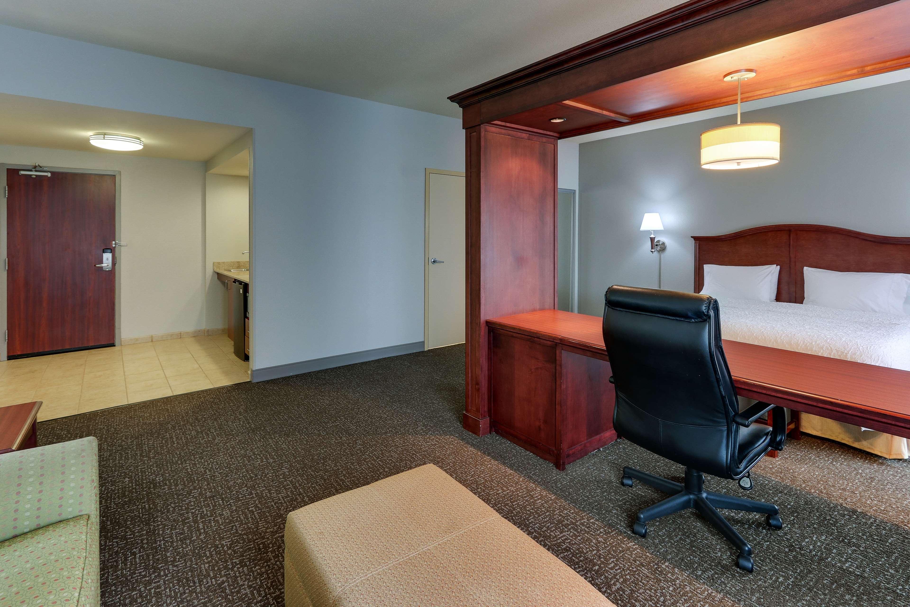 Hampton Inn & Suites Indianapolis-Airport Buitenkant foto