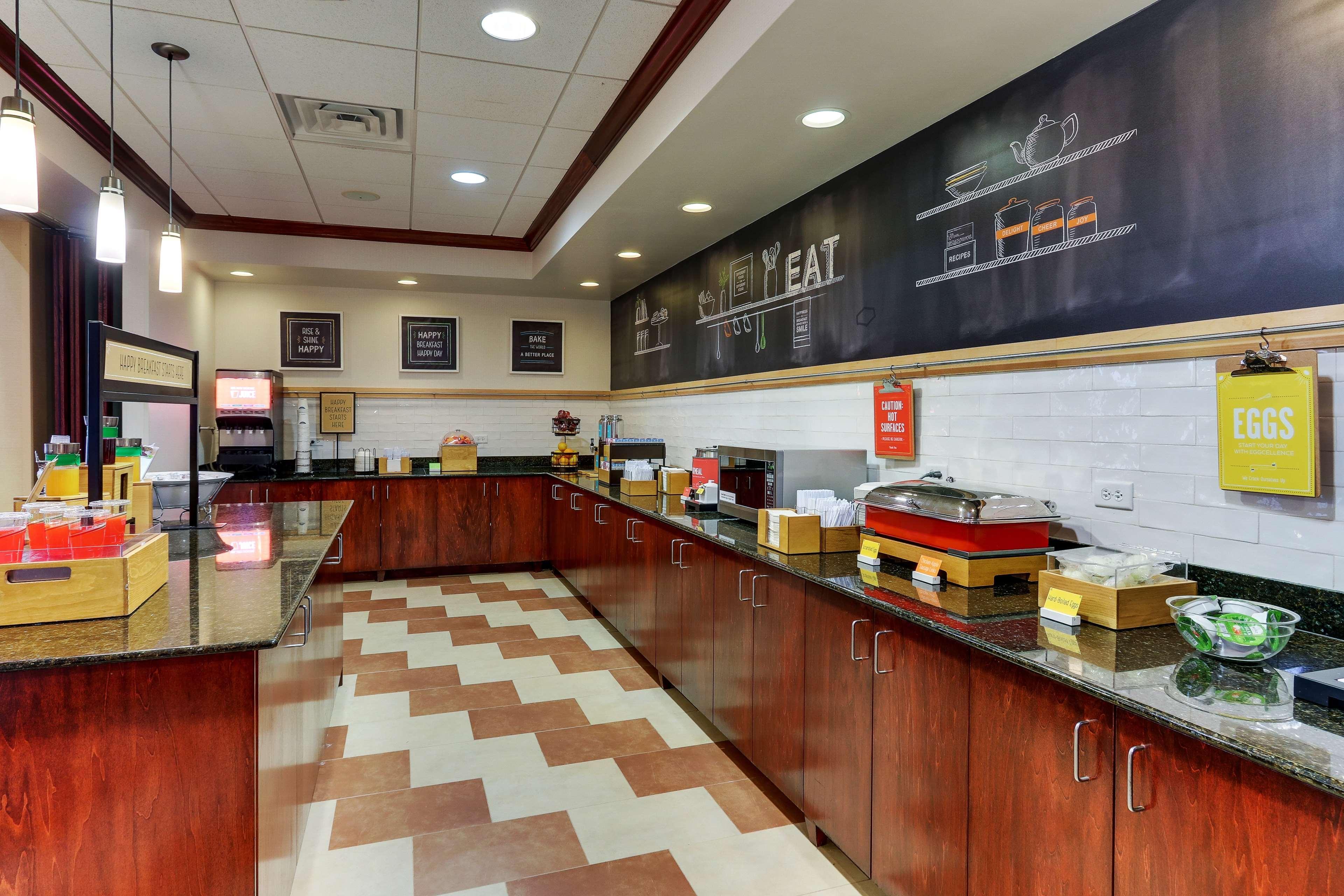 Hampton Inn & Suites Indianapolis-Airport Buitenkant foto