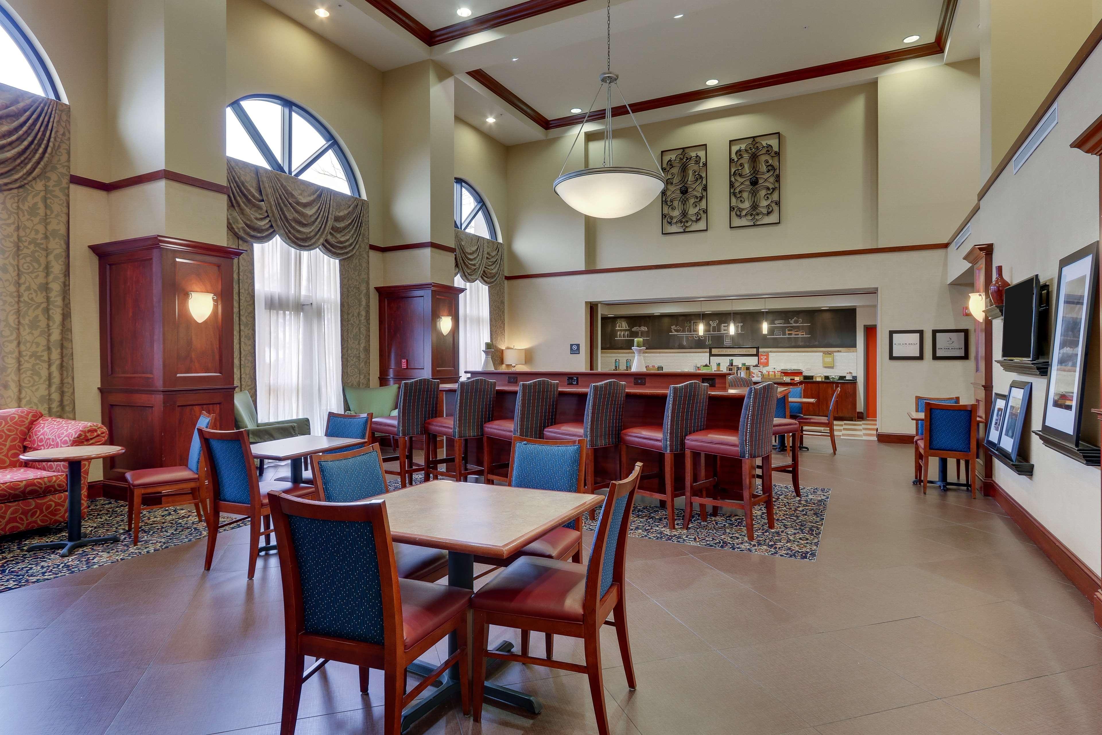 Hampton Inn & Suites Indianapolis-Airport Buitenkant foto