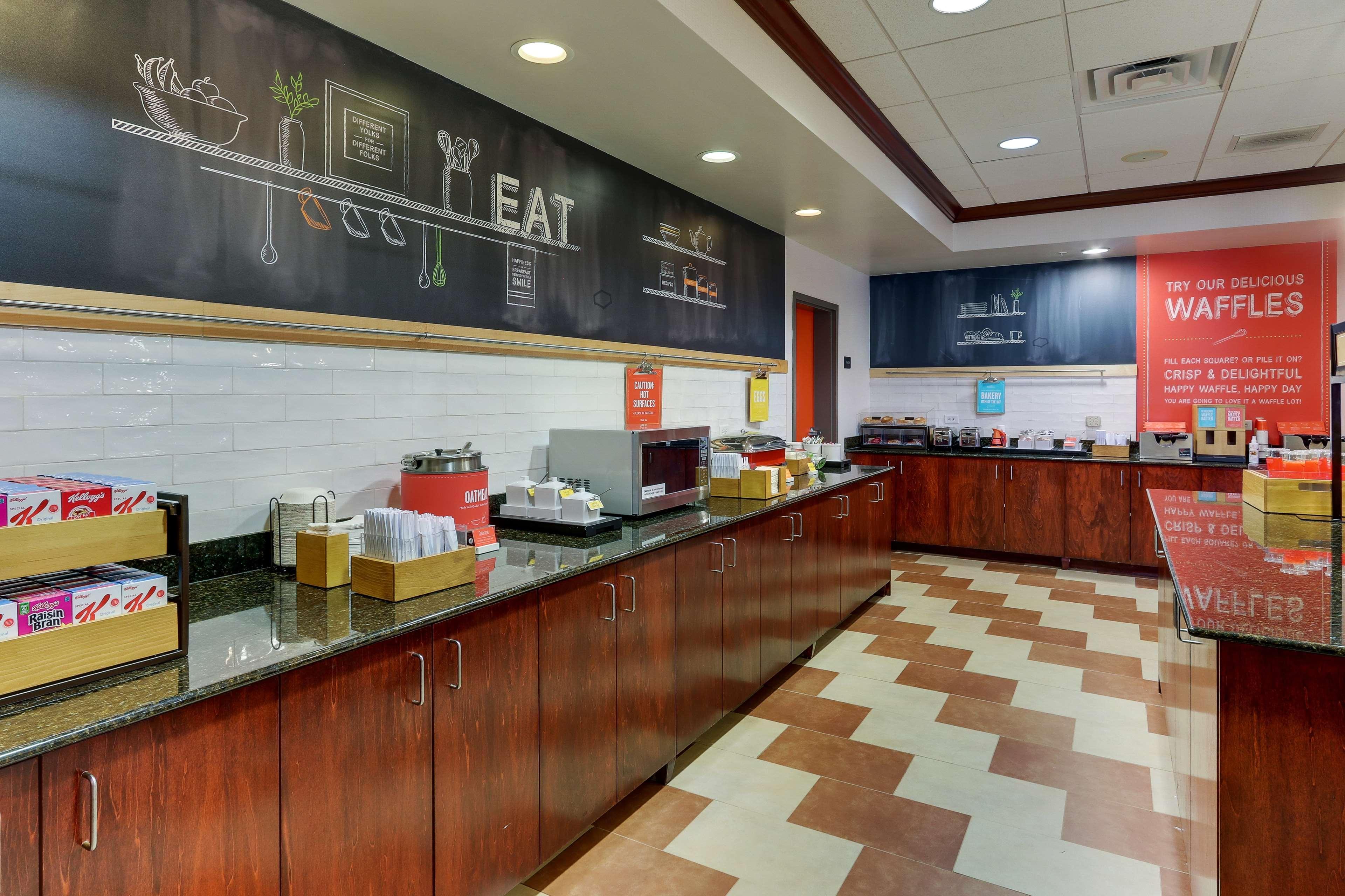 Hampton Inn & Suites Indianapolis-Airport Buitenkant foto