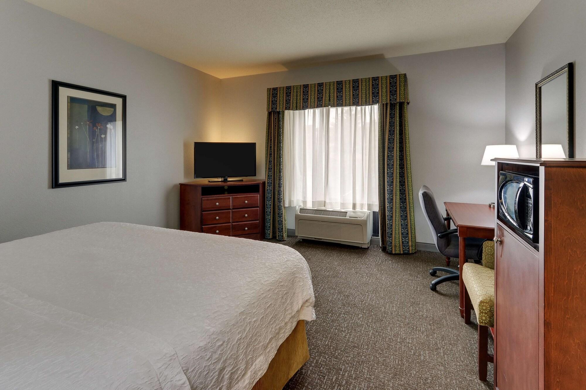 Hampton Inn & Suites Indianapolis-Airport Buitenkant foto