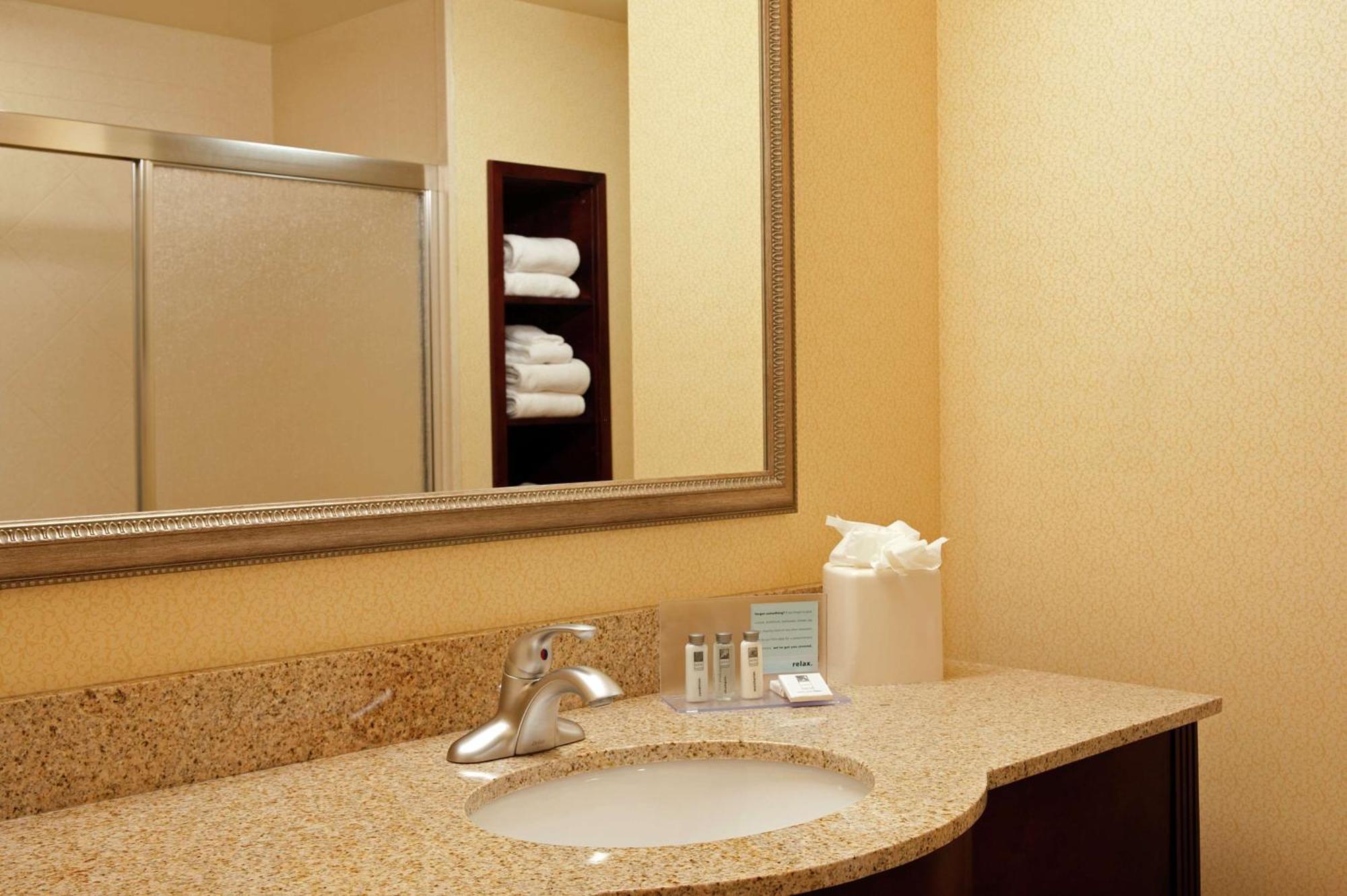 Hampton Inn & Suites Indianapolis-Airport Buitenkant foto