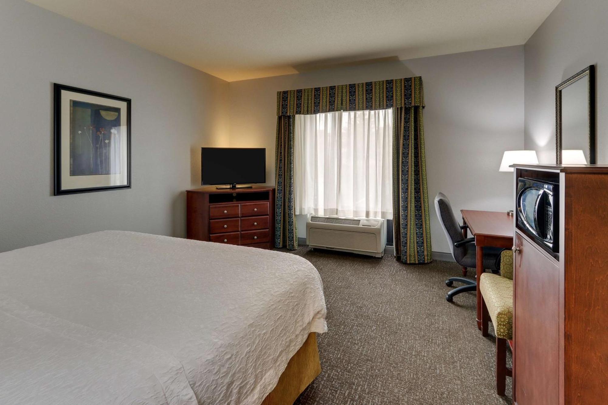 Hampton Inn & Suites Indianapolis-Airport Buitenkant foto