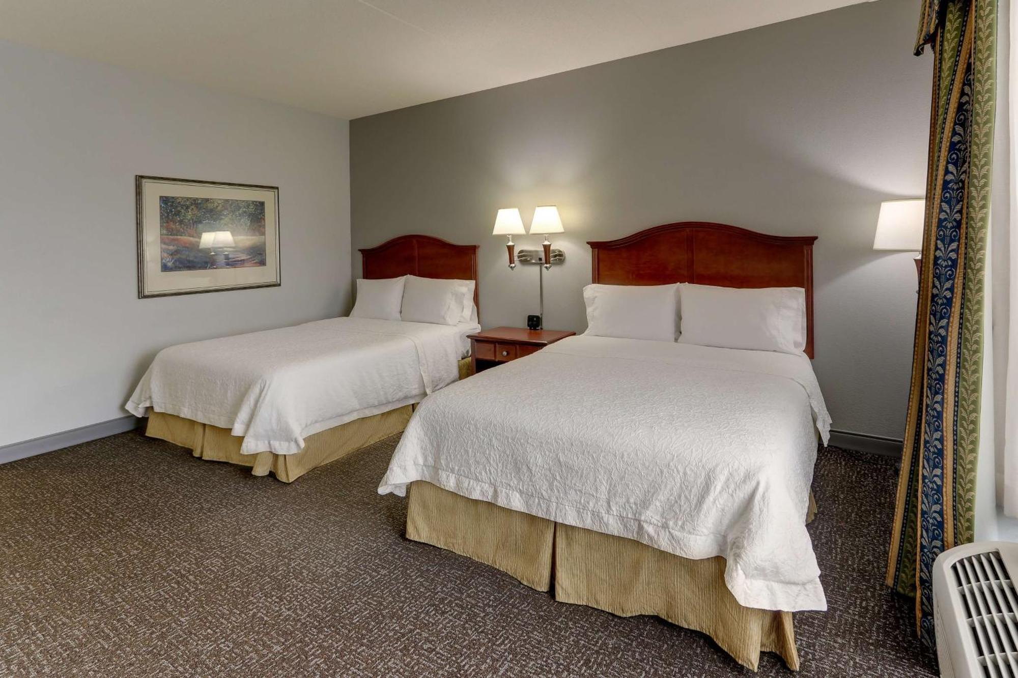Hampton Inn & Suites Indianapolis-Airport Buitenkant foto