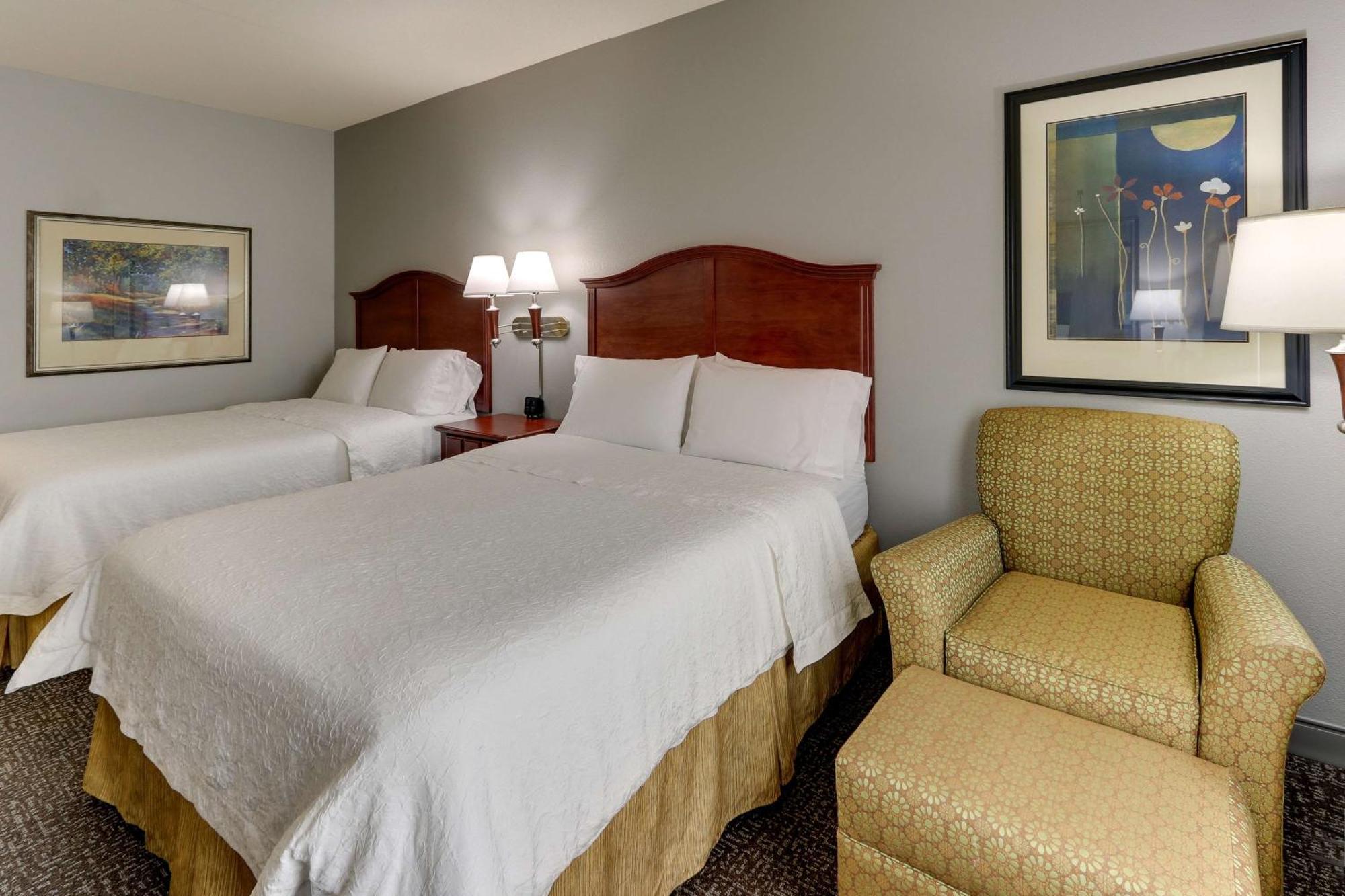 Hampton Inn & Suites Indianapolis-Airport Buitenkant foto