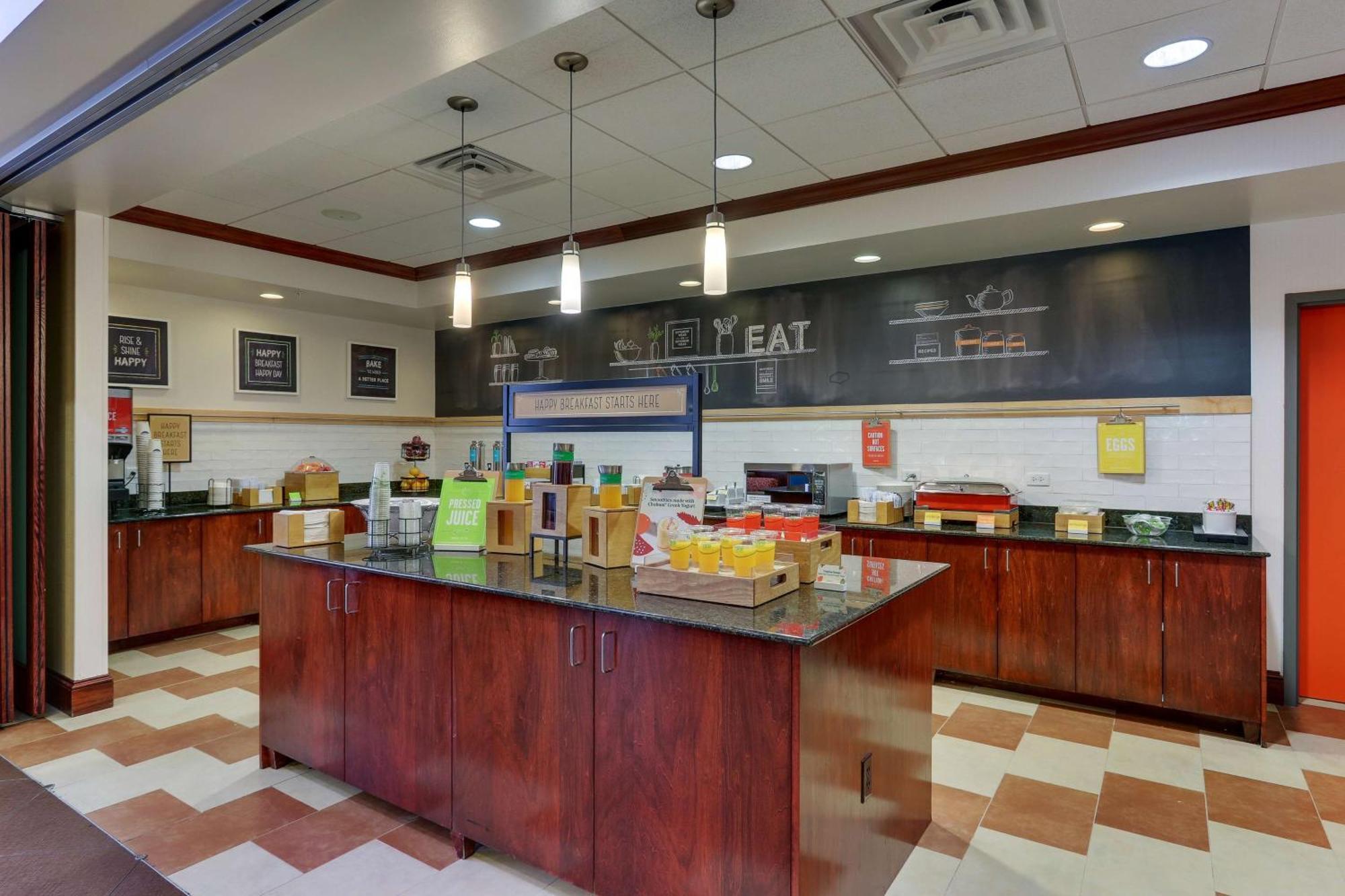Hampton Inn & Suites Indianapolis-Airport Buitenkant foto